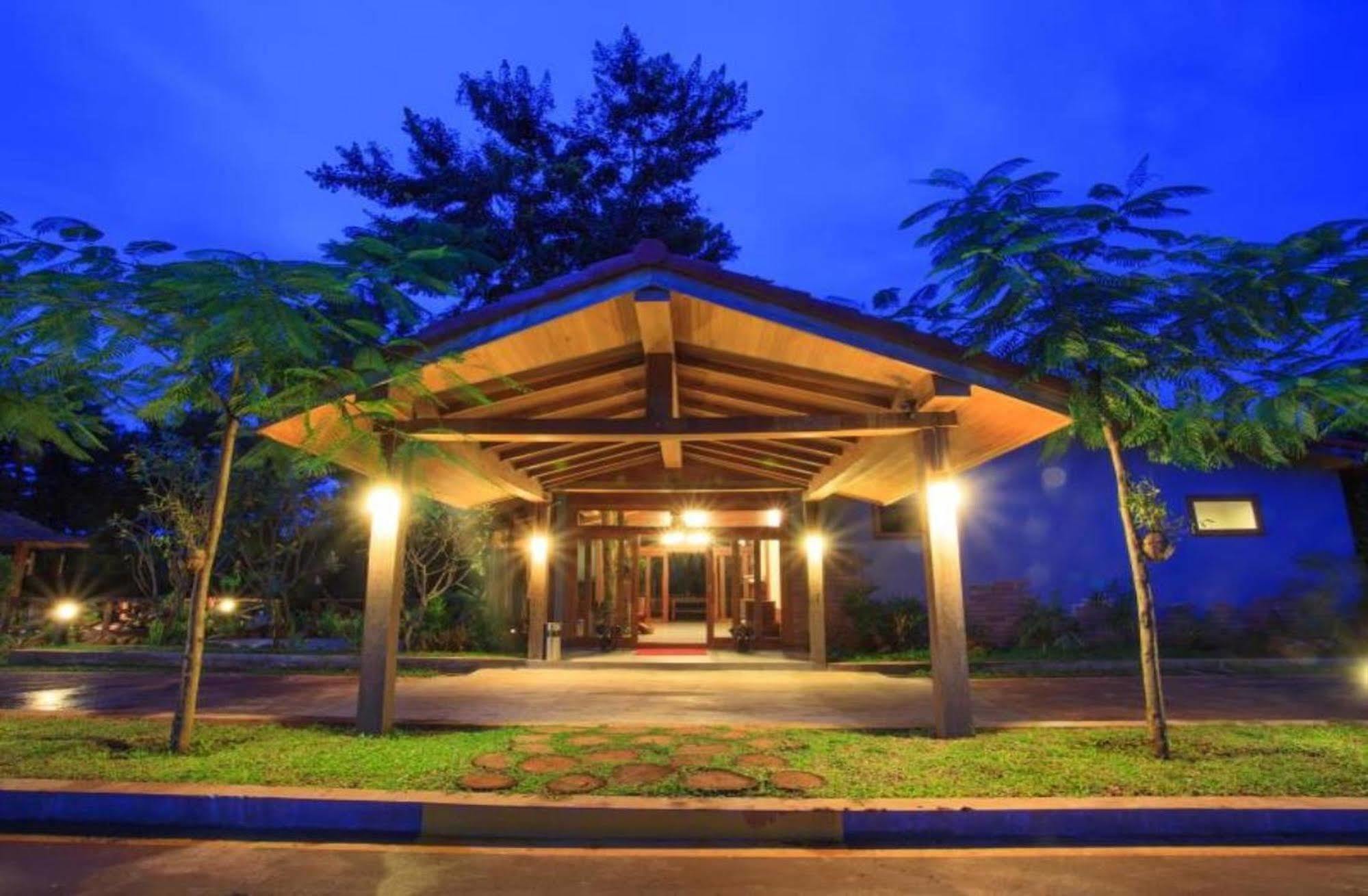 Mayura Hill Resort Senmonorom Buitenkant foto